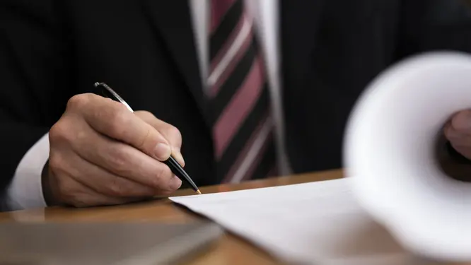 Justiça do Trabalho identifica “prompt injection” em laudo e pune perito Justiça do Trabalho identifica “prompt injection” em laudo e pune perito